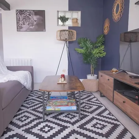 Le Charming Calme Parking Facile 2 Holiday home *